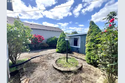 432 Cedar St, Myrtle Point, OR 97458 - Photo 23