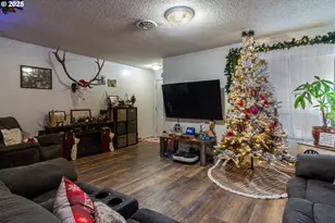 11 S Thielsen St, Echo, OR 97826 - Photo 5