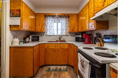 11 S Thielsen St, Echo, OR 97826 - Photo 9