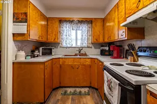 11 S Thielsen St, Echo, OR 97826 - Photo 9