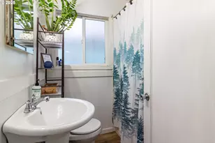 11 S Thielsen St, Echo, OR 97826 - Photo 17