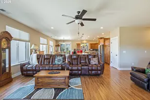 895 Valley Vista St, Sutherlin, OR 97479 - Photo 9