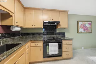 2562 Brittania Pl, Eugene, OR 97405 - Photo 3