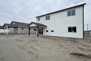 879 NE Laurel Spgs Dr, Hermiston, OR 97838 - Photo 9