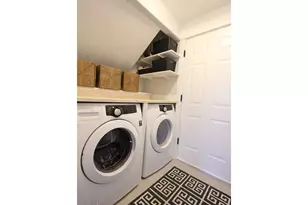 14225 SE Center St, Portland, OR 97236 - Photo 9