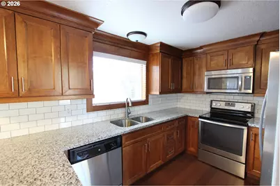 14225 SE Center St, Portland, OR 97236 - Photo 5