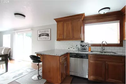 14225 SE Center St, Portland, OR 97236 - Photo 7