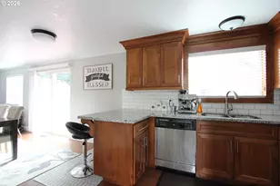 14225 SE Center St, Portland, OR 97236 - Photo 7