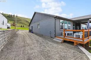 2549 E 18th St, The Dalles, OR 97058 - Photo 39