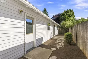 15310 SE Stark St, Portland, OR 97233 - Photo 27