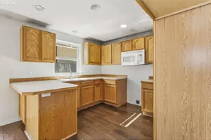 15310 SE Stark St, Portland, OR 97233 - Photo 11