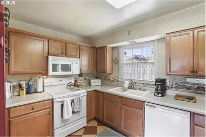 575 N Locust St, Canby, OR 97013 - Photo 13