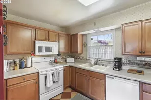 575 N Locust St, Canby, OR 97013 - Photo 13