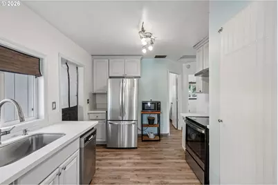 8318 SE Knapp St, Portland, OR 97266 - Photo 13