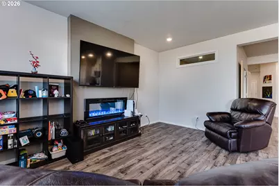 2932 V St, Springfield, OR 97477 - Photo 13