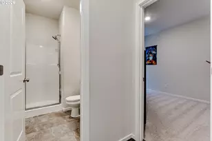 2932 V St, Springfield, OR 97477 - Photo 5