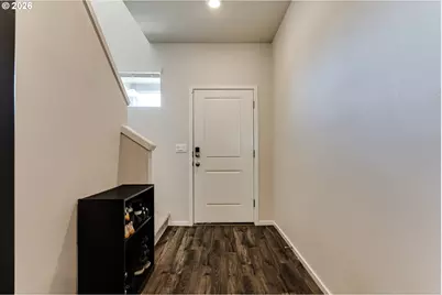 2932 V St, Springfield, OR 97477 - Photo 3