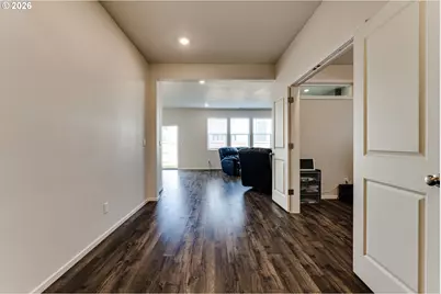 2932 V St, Springfield, OR 97477 - Photo 11