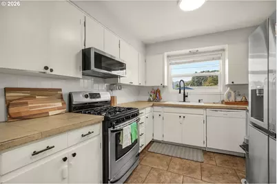 7927 N Edison St, Portland, OR 97203 - Photo 7