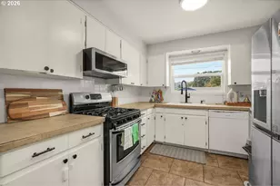 7927 N Edison St, Portland, OR 97203 - Photo 7