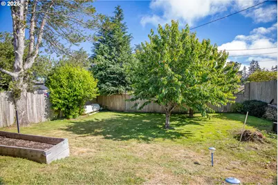 1449 Myrtle Ave, Coos Bay, OR 97420 - Photo 9