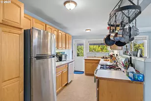 1449 Myrtle Ave, Coos Bay, OR 97420 - Photo 11