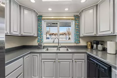 2956 Willakenzie Rd, Eugene, OR 97401 - Photo 9