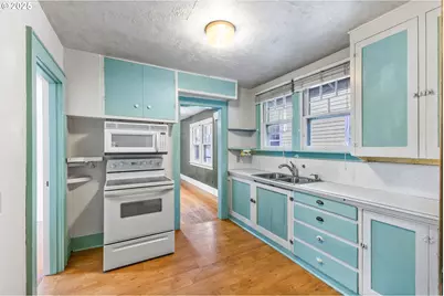 385 24th St, Salem, OR 97301 - Photo 9