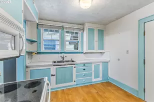 385 24th St, Salem, OR 97301 - Photo 7