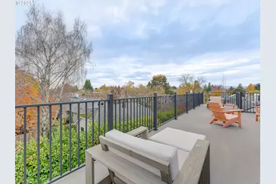 2416 NE Regents Dr, Portland, OR 97212 - Photo 39