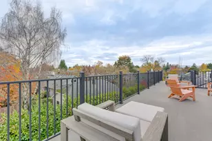 2416 NE Regents Dr, Portland, OR 97212 - Photo 39