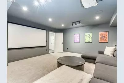 2416 NE Regents Dr, Portland, OR 97212 - Photo 41