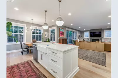 2416 NE Regents Dr, Portland, OR 97212 - Photo 15