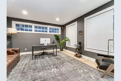 2416 NE Regents Dr, Portland, OR 97212 - Photo 9