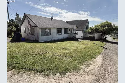 827 E 11th St, Coquille, OR 97423 - Photo 3