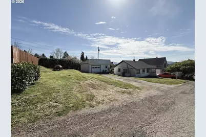 827 E 11th St, Coquille, OR 97423 - Photo 43