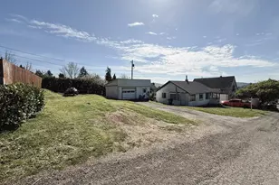 827 E 11th St, Coquille, OR 97423 - Photo 43