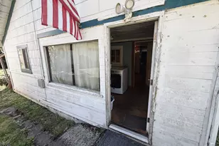 827 E 11th St, Coquille, OR 97423 - Photo 17