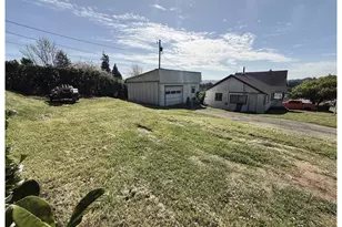 827 E 11th St, Coquille, OR 97423 - Photo 45