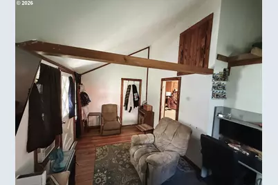 827 E 11th St, Coquille, OR 97423 - Photo 33