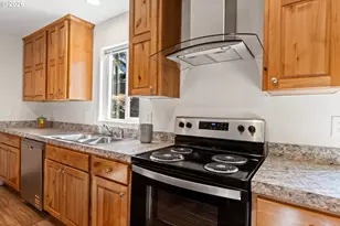 712 NW 6th St, Pendleton, OR 97801 - Photo 9