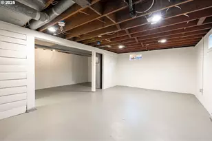 11129 SE Stark St, Portland, OR 97216 - Photo 15