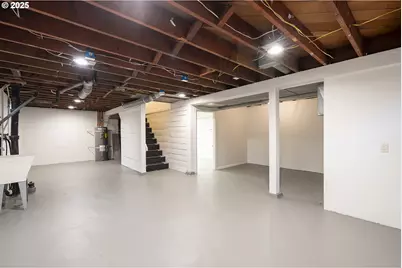 11129 SE Stark St, Portland, OR 97216 - Photo 17