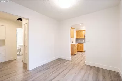 11129 SE Stark St, Portland, OR 97216 - Photo 7