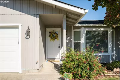 6916 D St, Springfield, OR 97478 - Photo 3