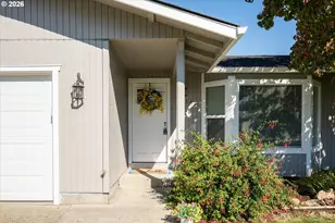 6916 D St, Springfield, OR 97478 - Photo 3