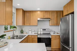 6916 D St, Springfield, OR 97478 - Photo 9