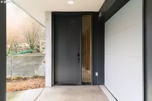 245 SW Meade St, Portland, OR 97201 - Photo 37