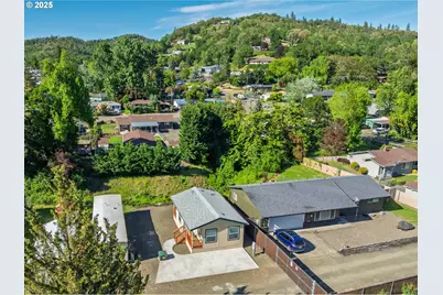 201 NE Peggy Ave #11, Roseburg, OR 97470 - Photo 17