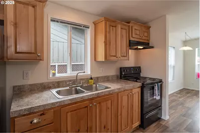 201 NE Peggy Ave #11, Roseburg, OR 97470 - Photo 9